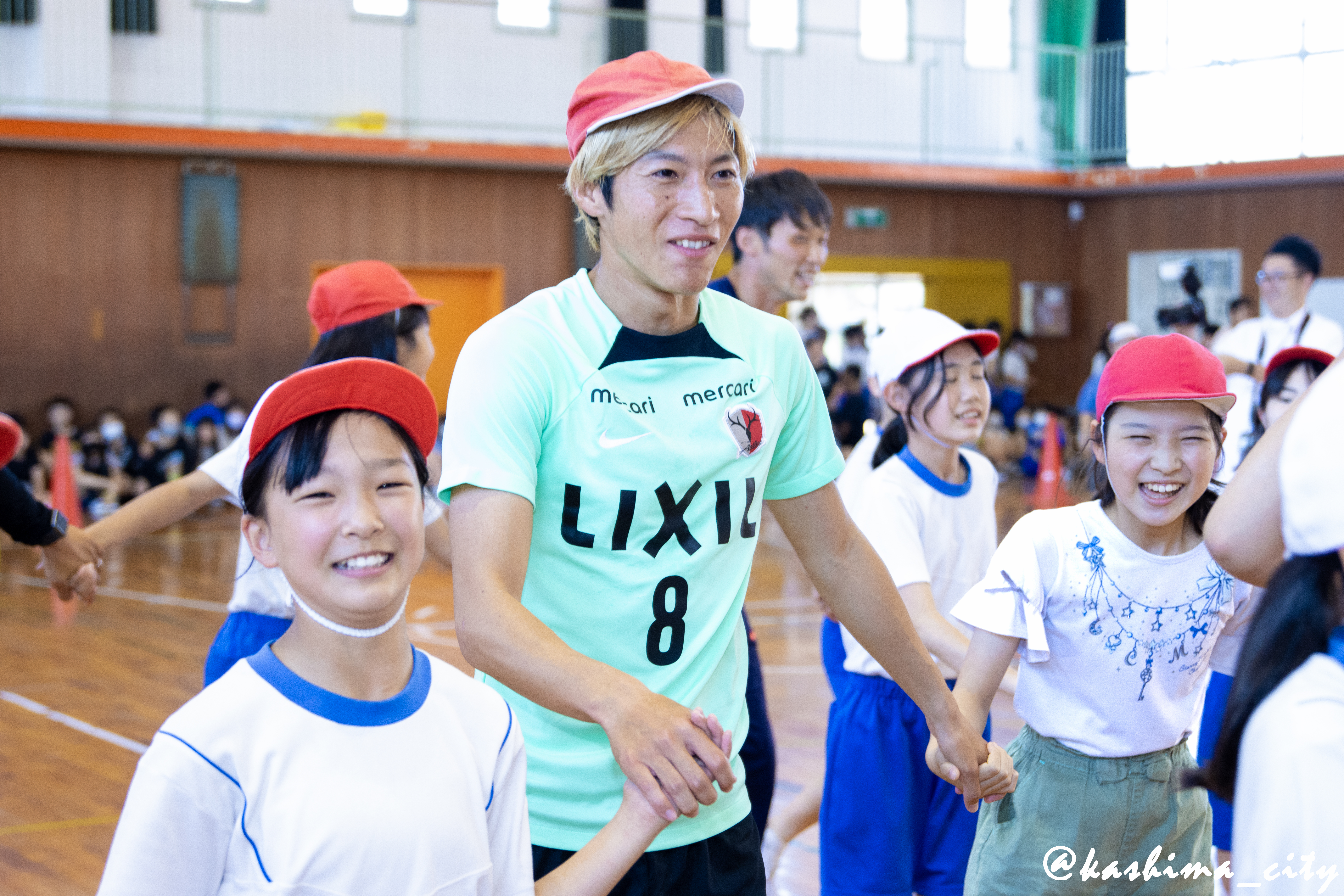 土居聖真選手と子どもたち