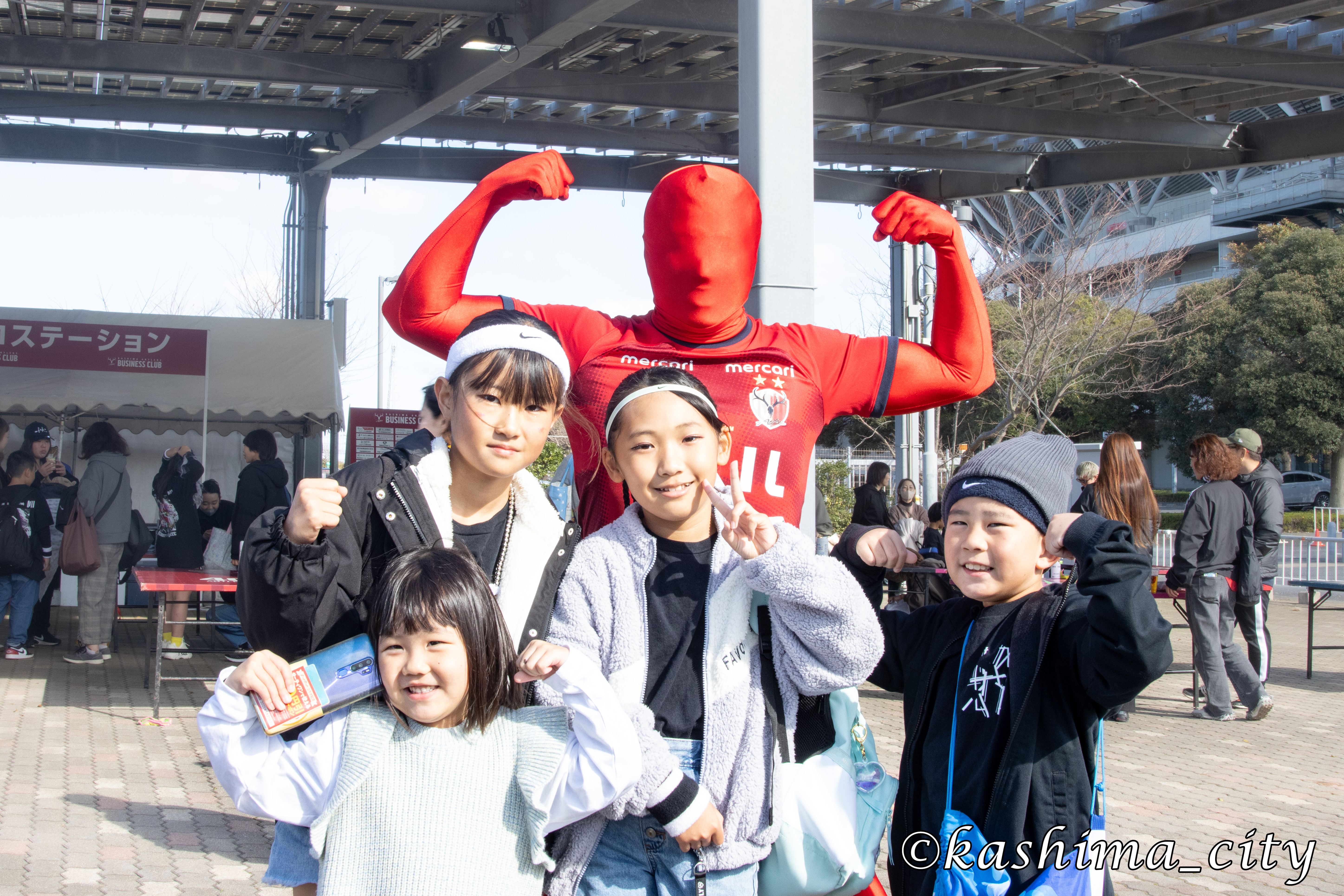 タイツマンと４人の子どもたち