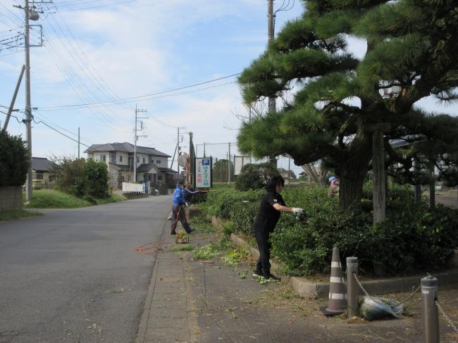 環境福祉草取り・花植え