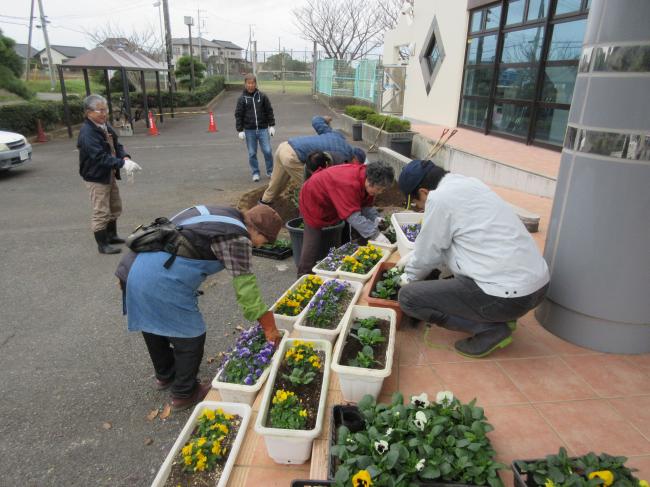 環境福祉草取り・花植え