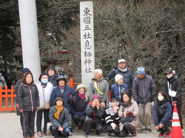 息栖神社で記念写真