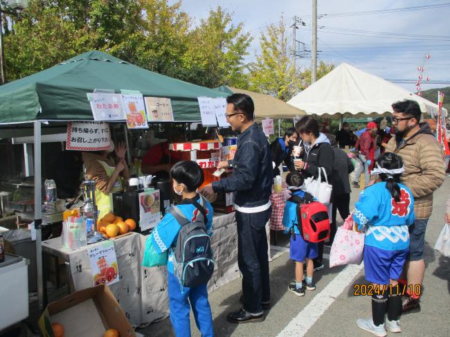 お店にならんでいる様子