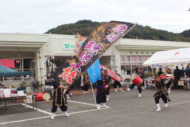 鹿嶋琉球太鼓演舞の様子