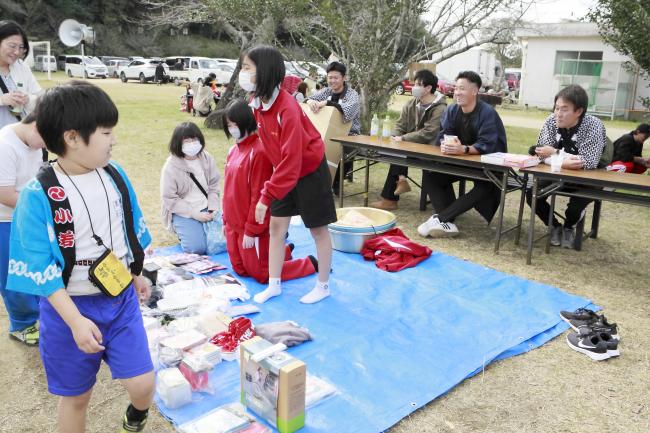 中学生ボランティア,PTAバザーの販売