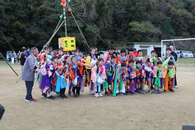 太鼓囃子の子ども達の集合写真