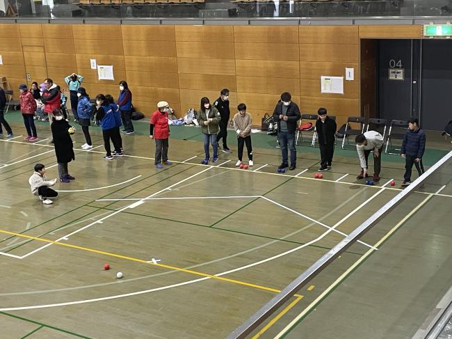 試合をする子ども達の様子