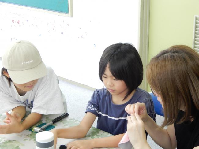 おうちの人にお手伝いをしてもらいながら作ります。