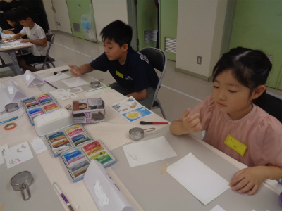 色を選んでパステル削り