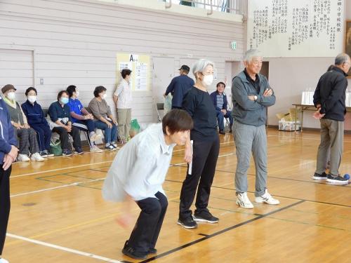 真剣なまなざしで