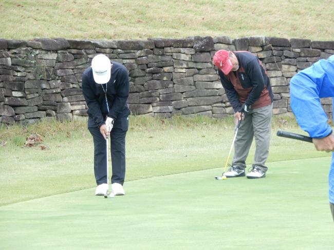 ゴルフをしている写真3