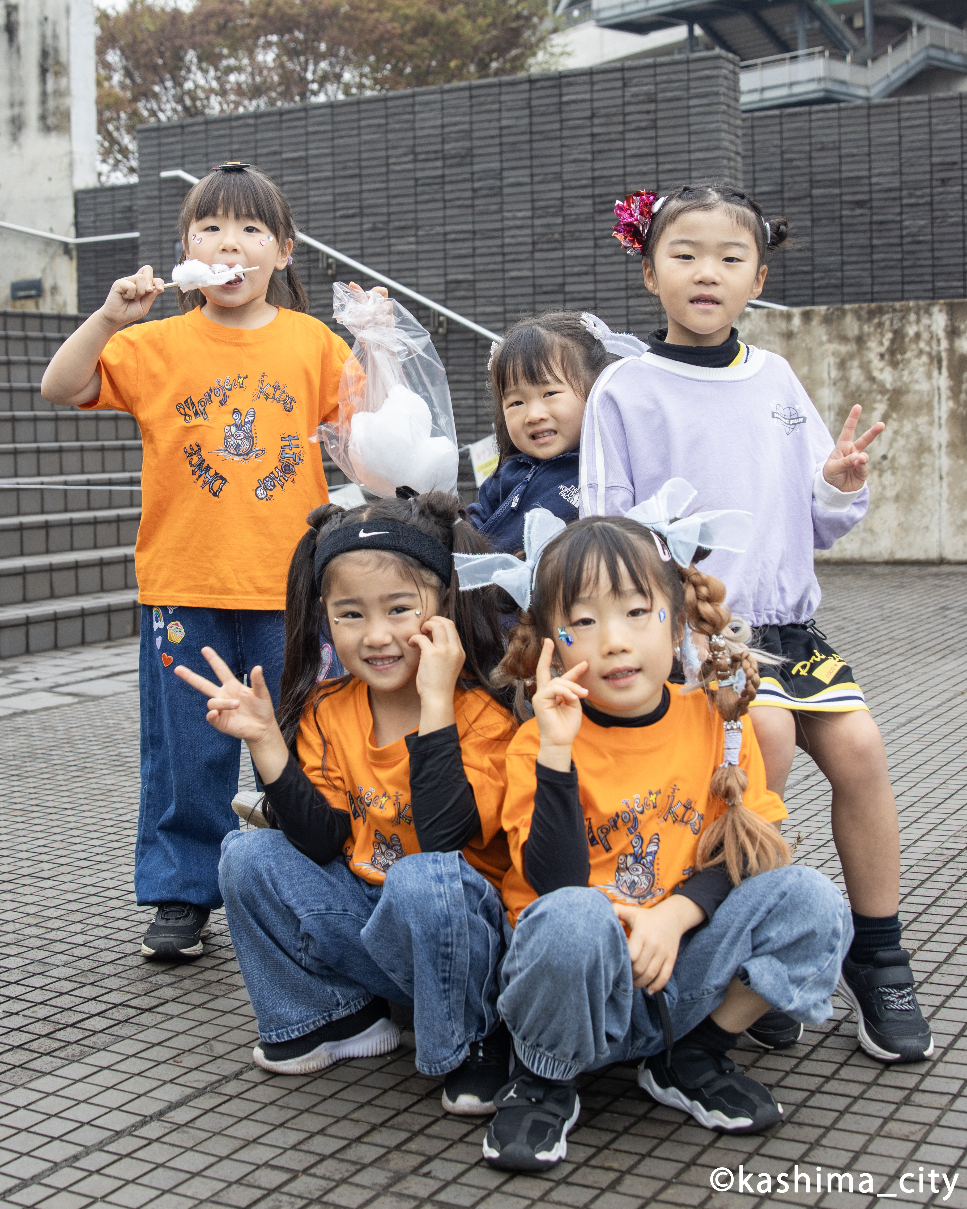 チアダンスとHIPHOPダンスを披露した女の子5人