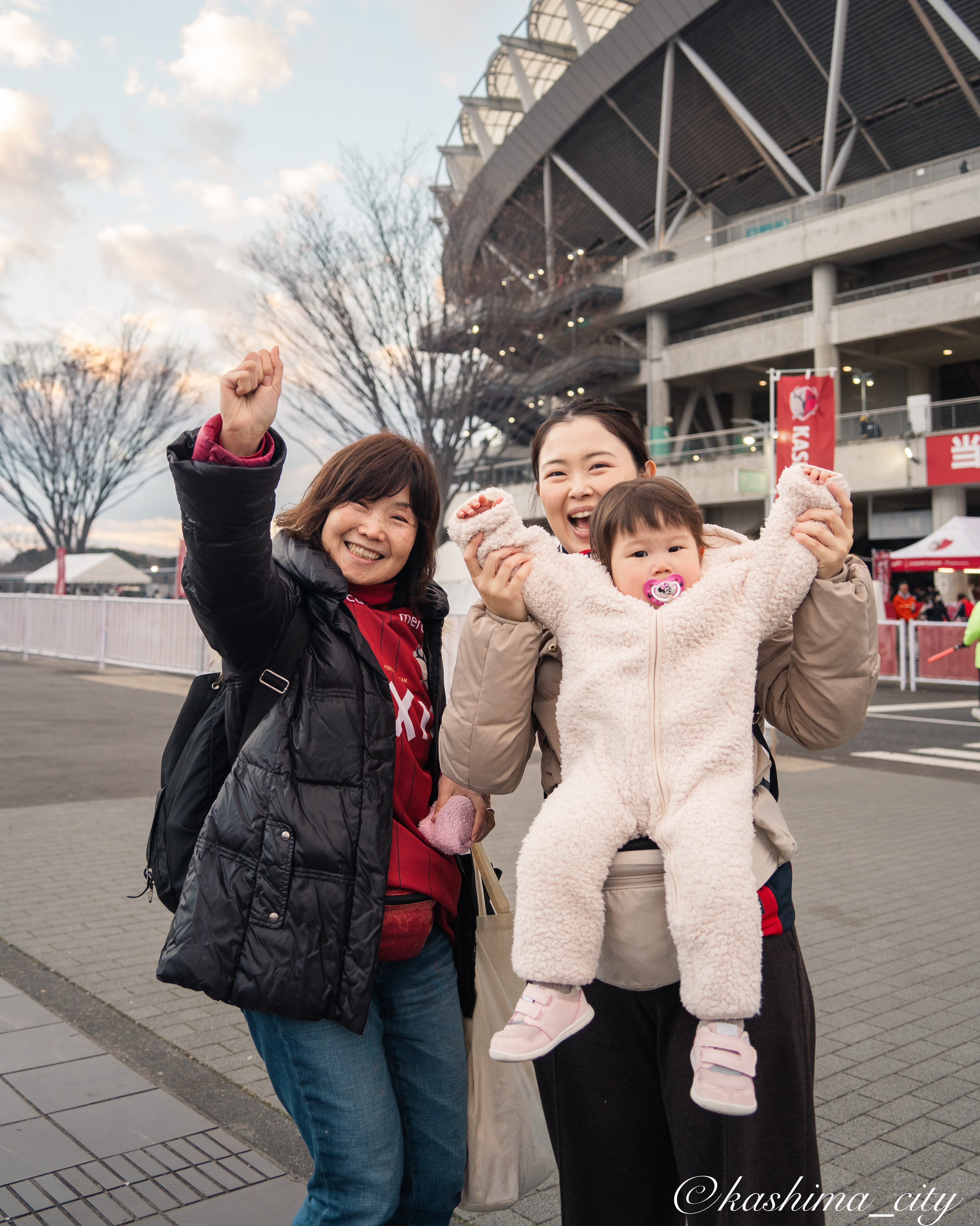 優勝を喜ぶサポーター