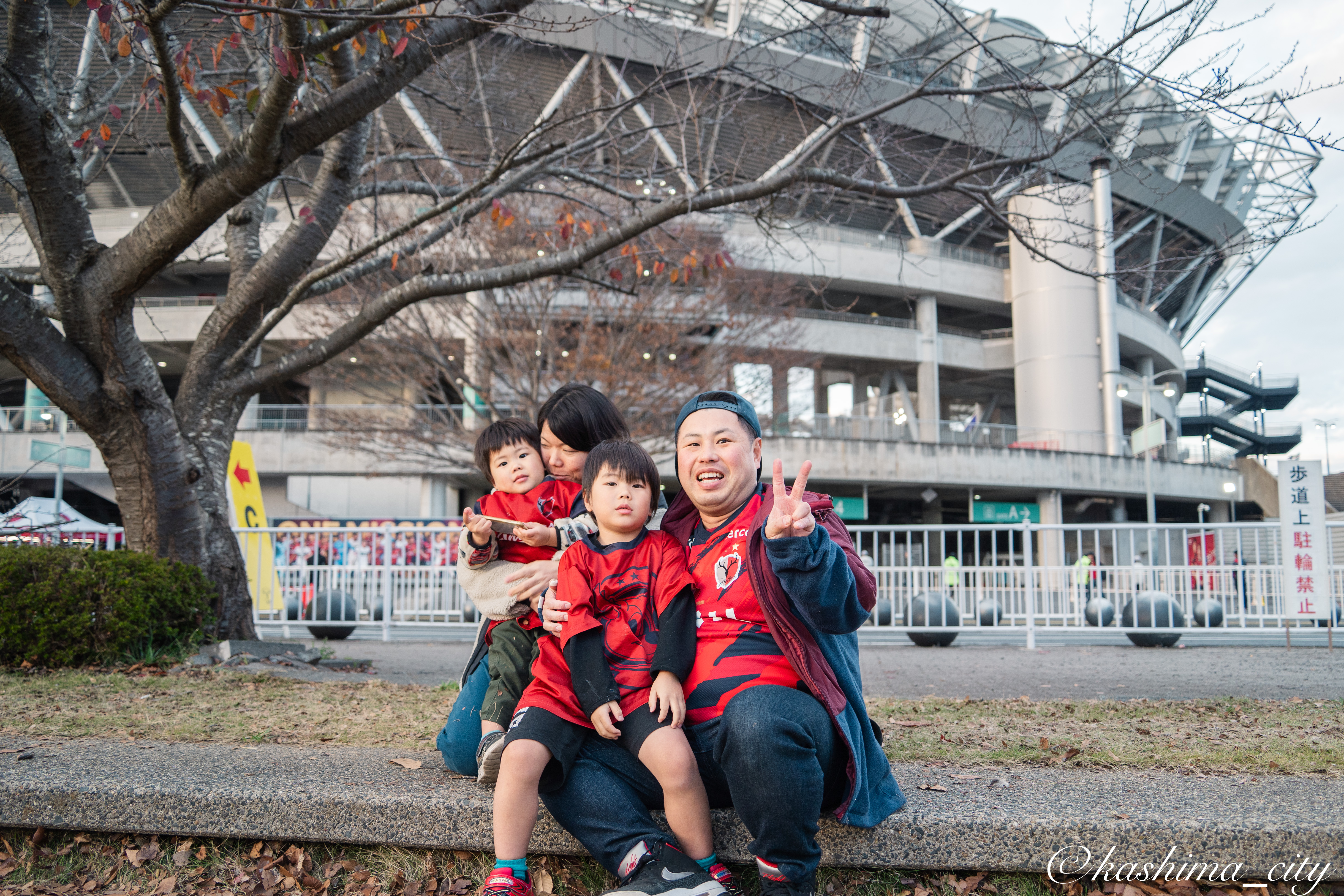 優勝を喜ぶサポーター