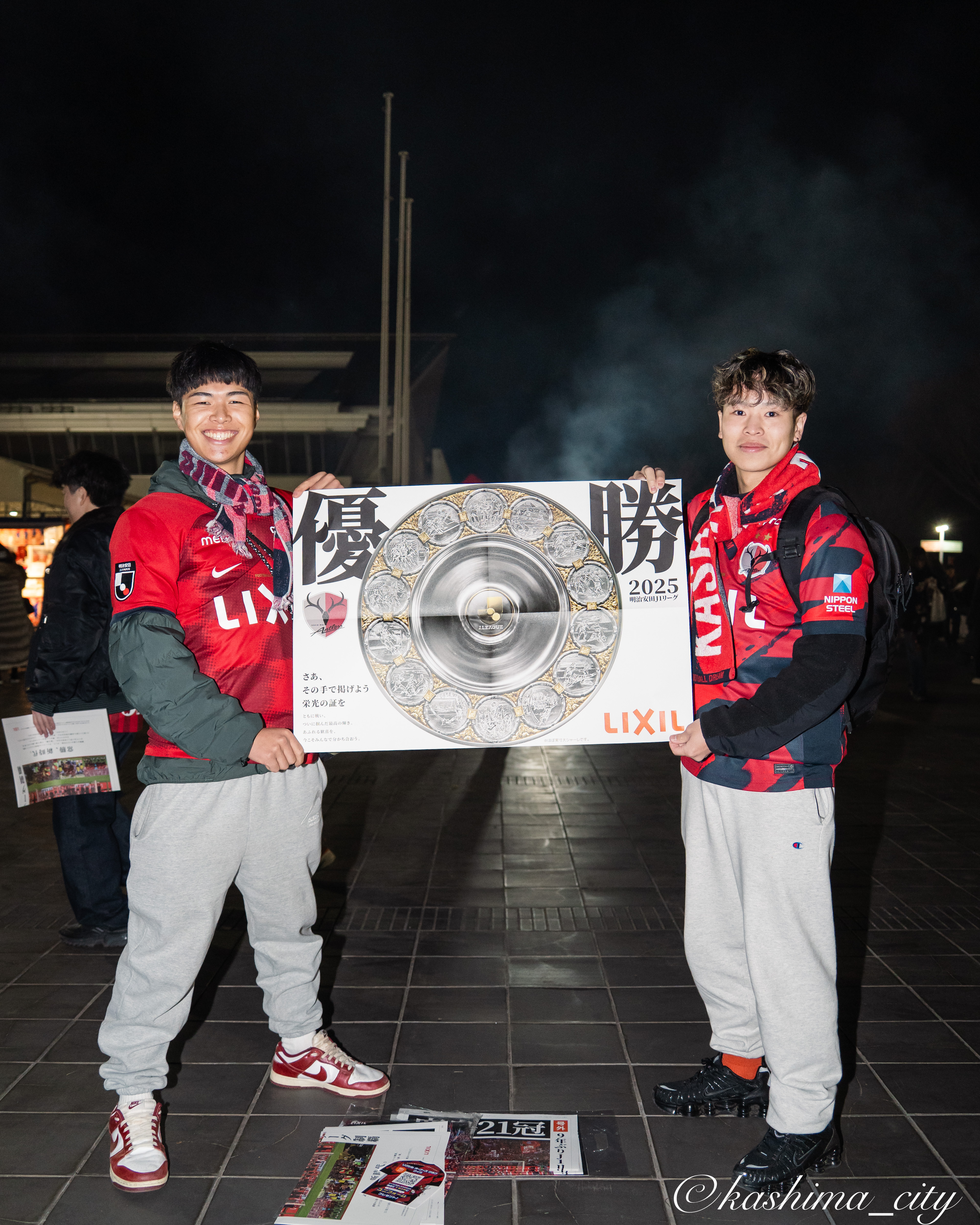 優勝を喜ぶサポーター