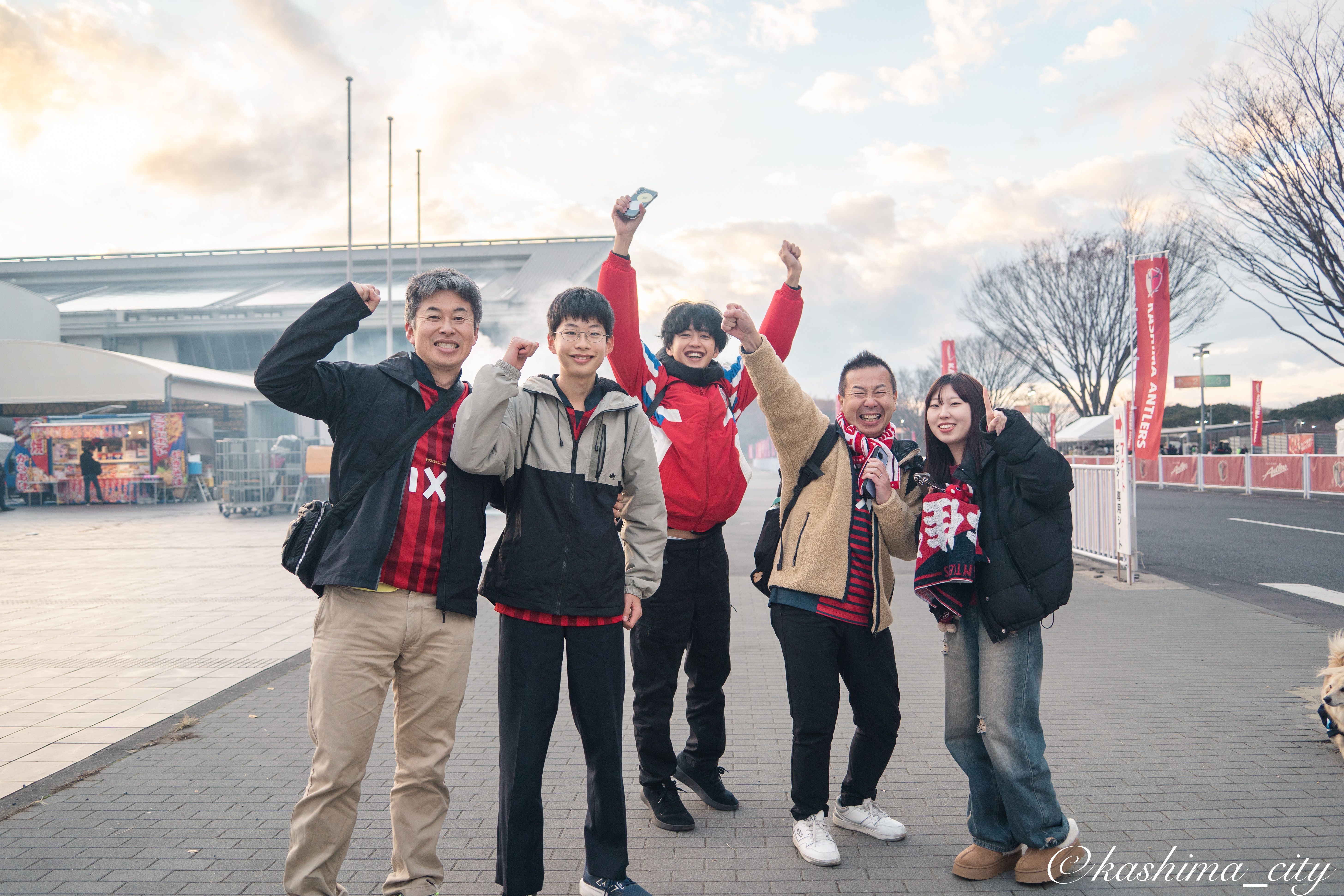 優勝を喜ぶサポーター