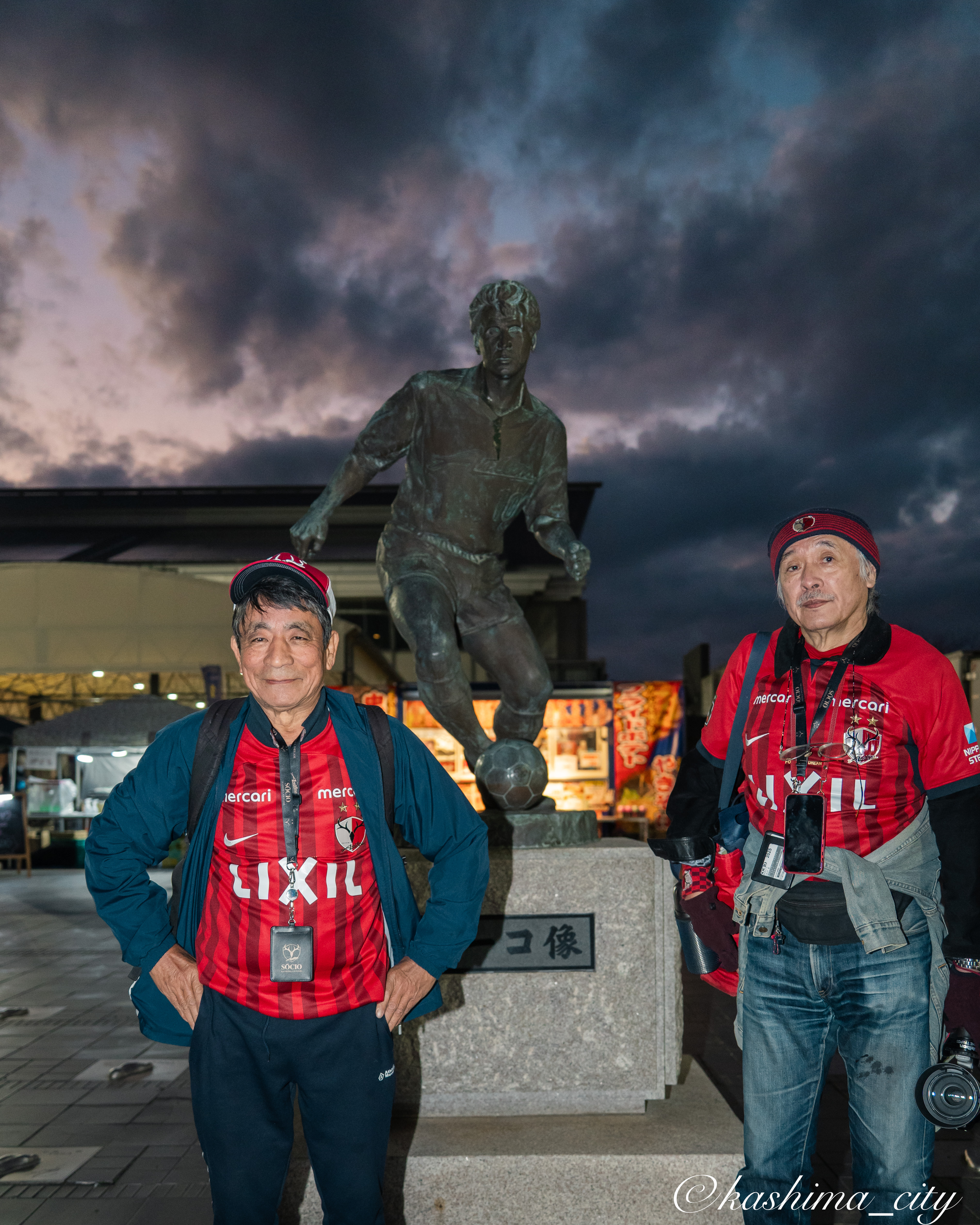 優勝を喜ぶサポーター