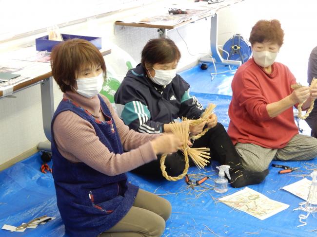 きれいにリースの形が完成した様子