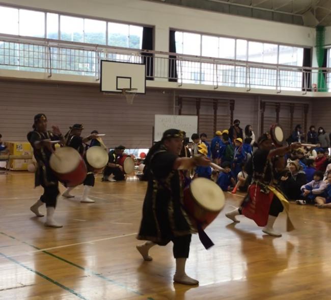 鹿嶋琉球太鼓演舞の様子