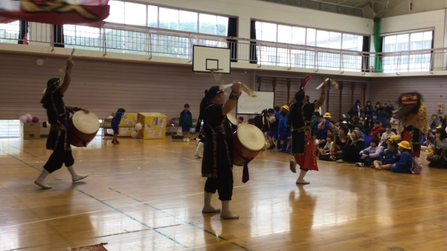 鹿嶋琉球太鼓演舞の様子写真