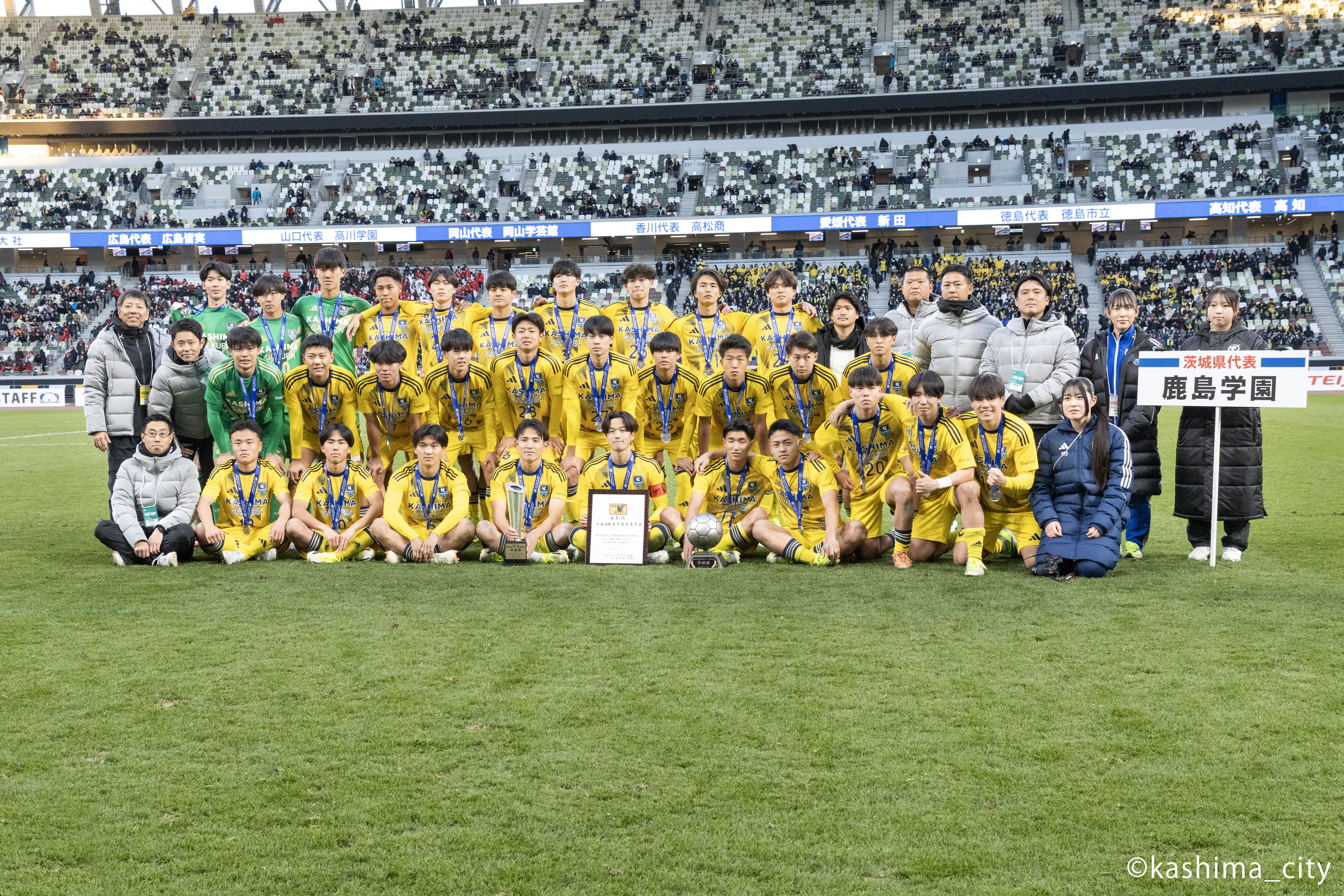 銀メダル授与後の集合写真