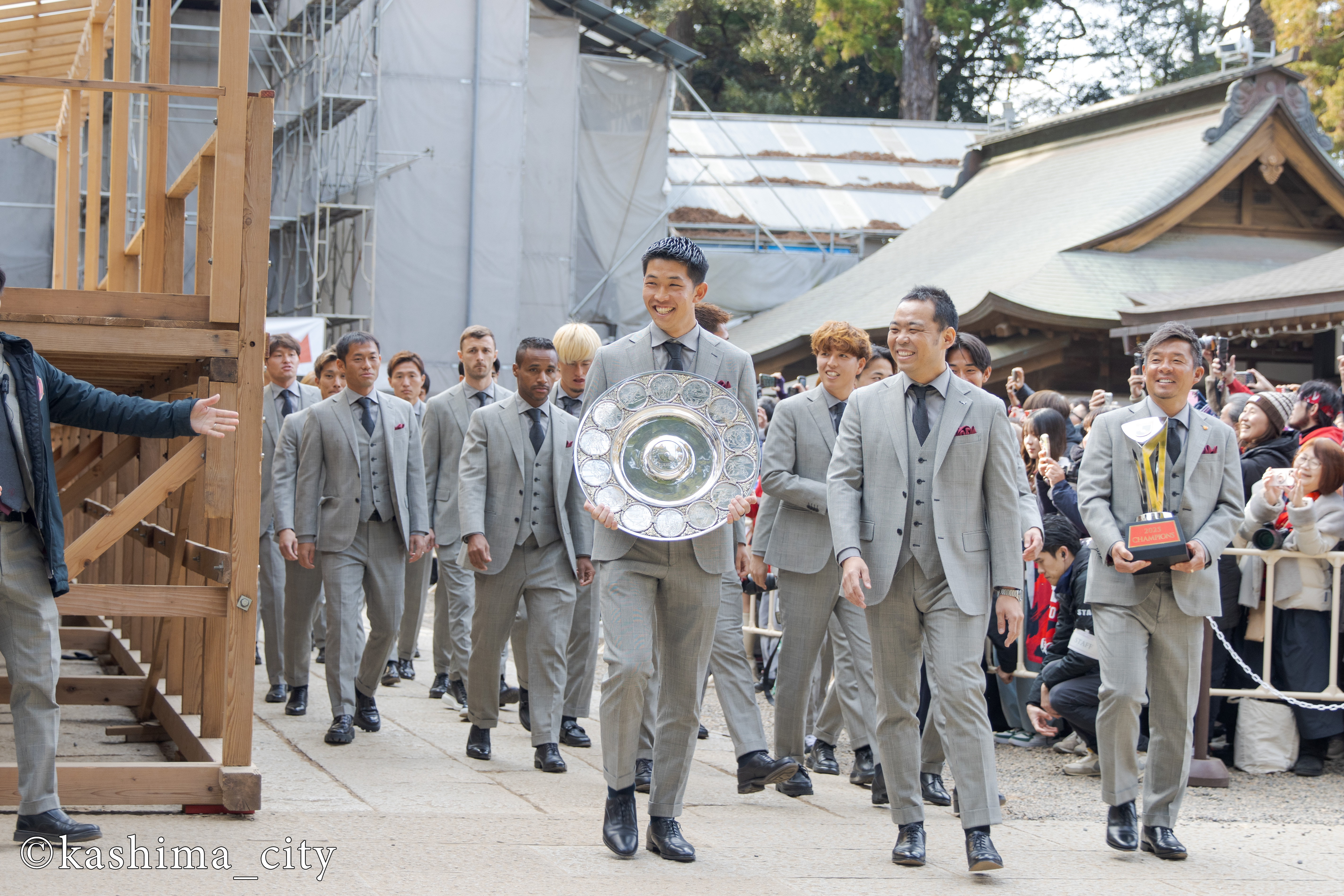 鹿島神宮を訪れる選手たち