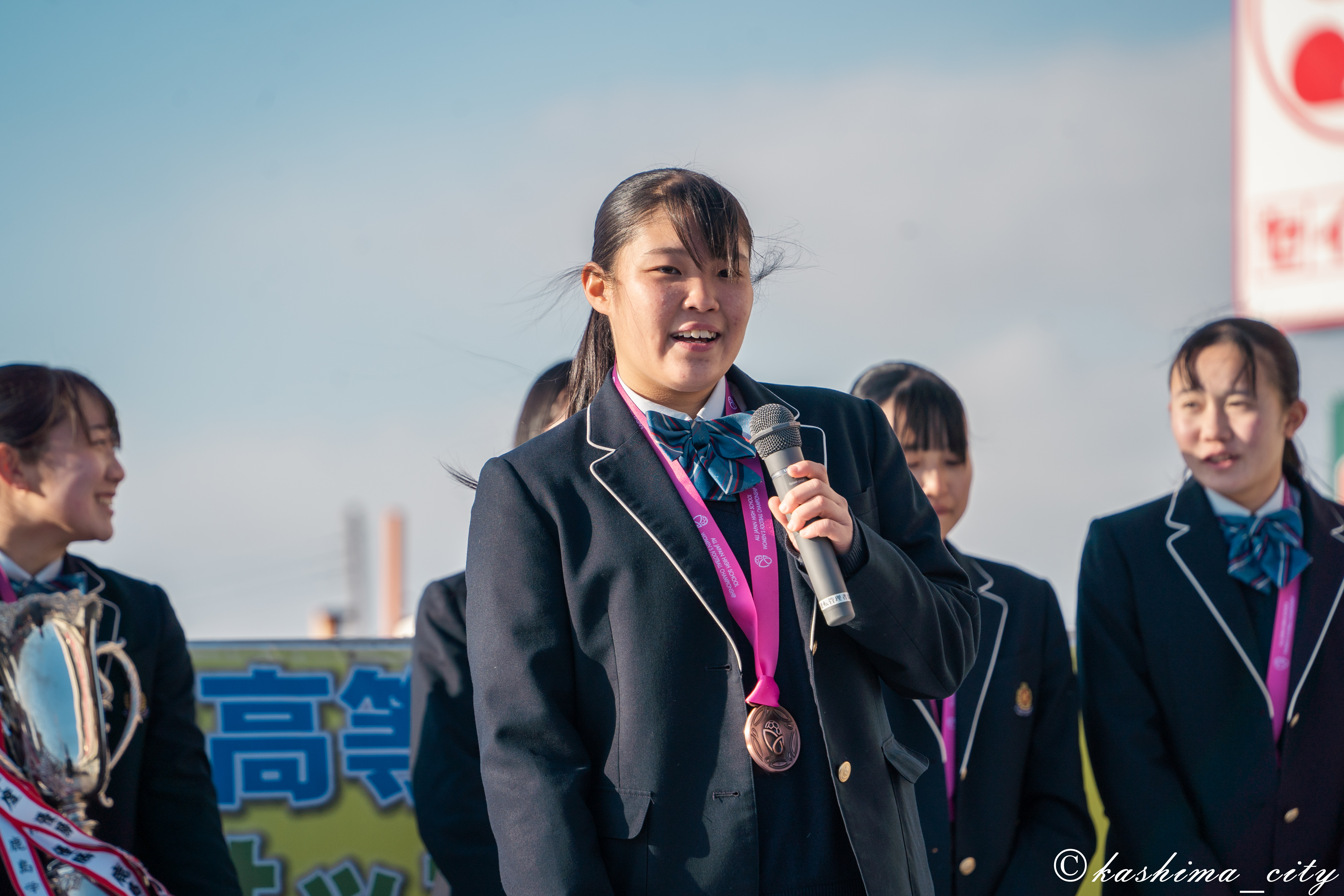大会の感想を述べる女子選手