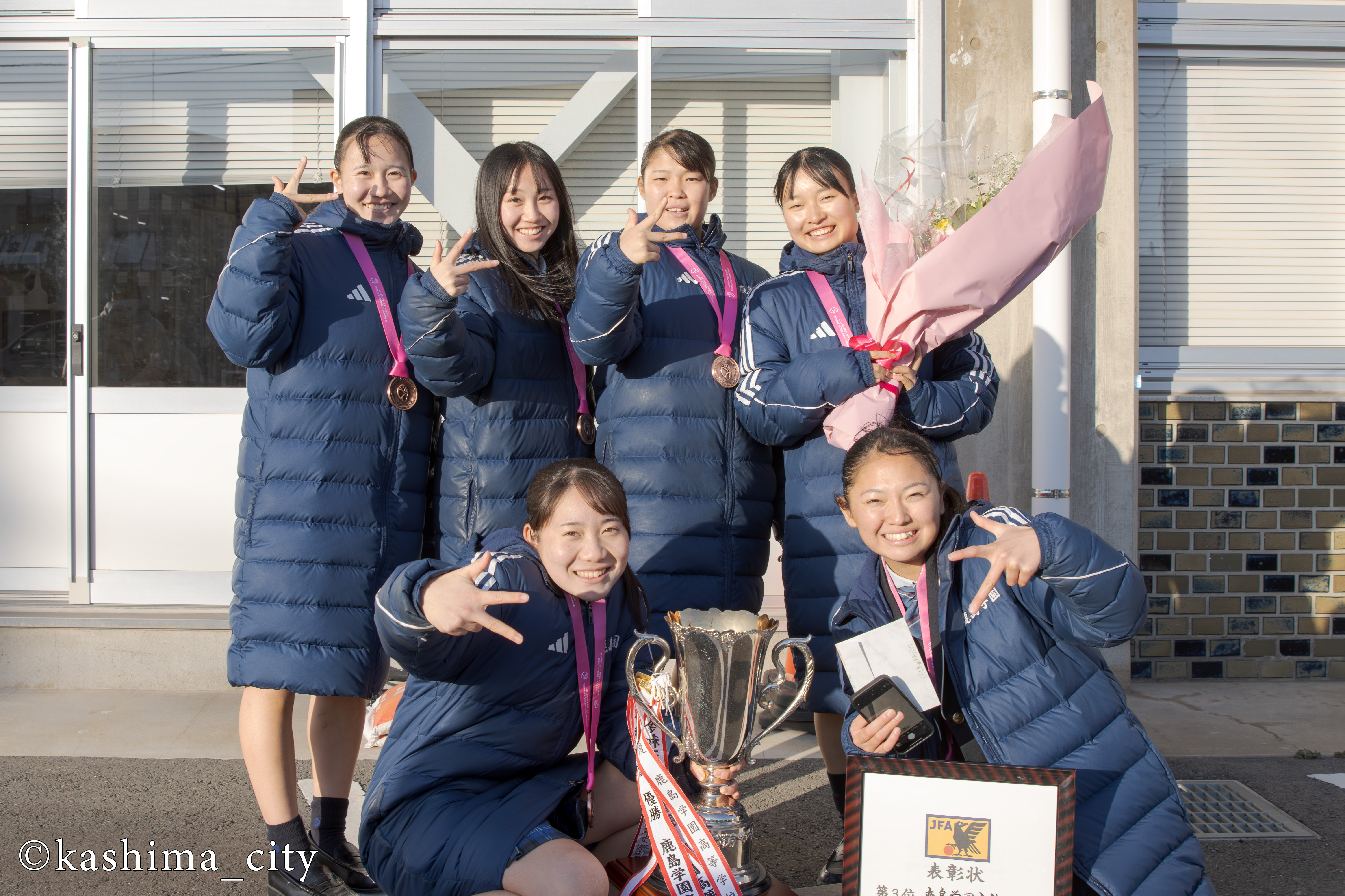 報告会後の女子サッカー部6人