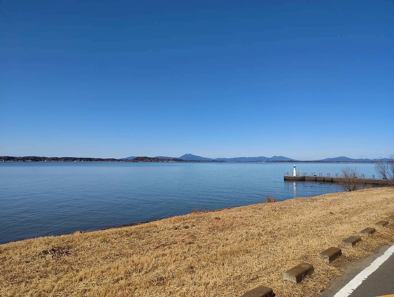 霞ヶ浦移動ウォーキングの様子