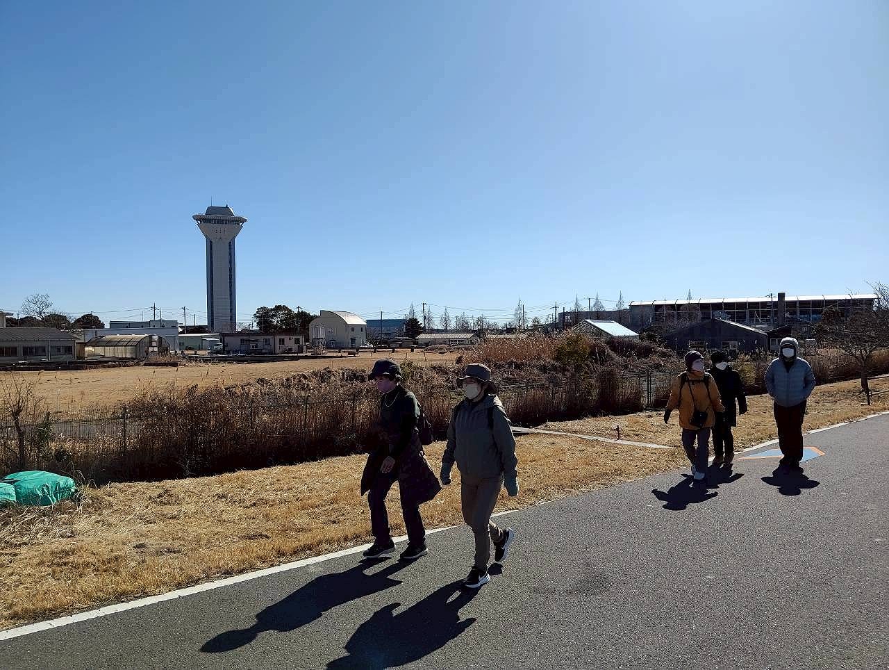 霞ヶ浦移動ウォーキングの様子