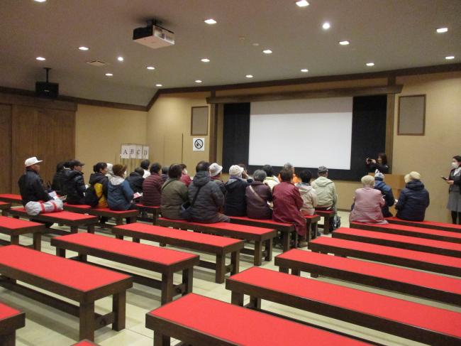 ヤマサ醤油工場上映見学の様子