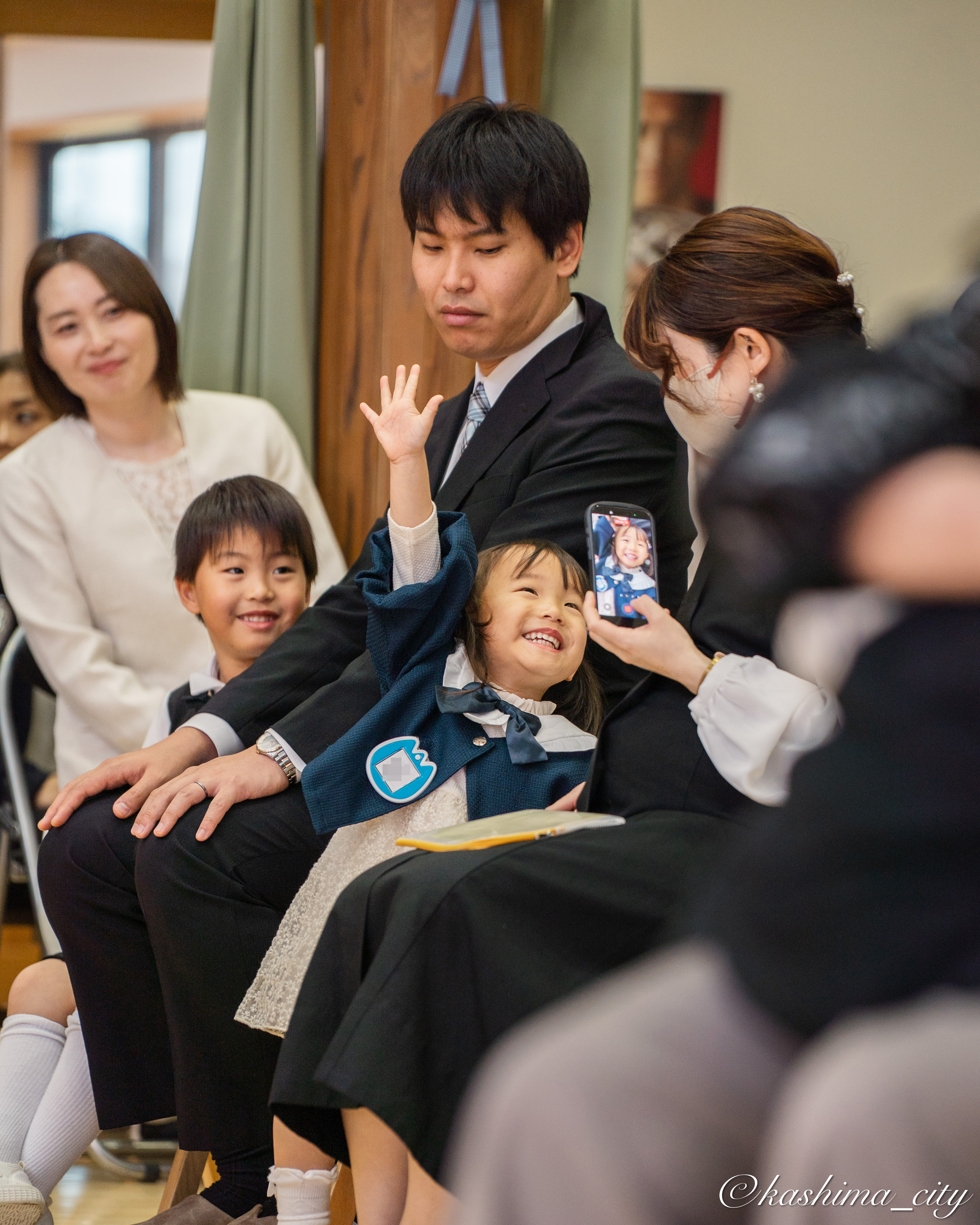 元気に返事をする園児