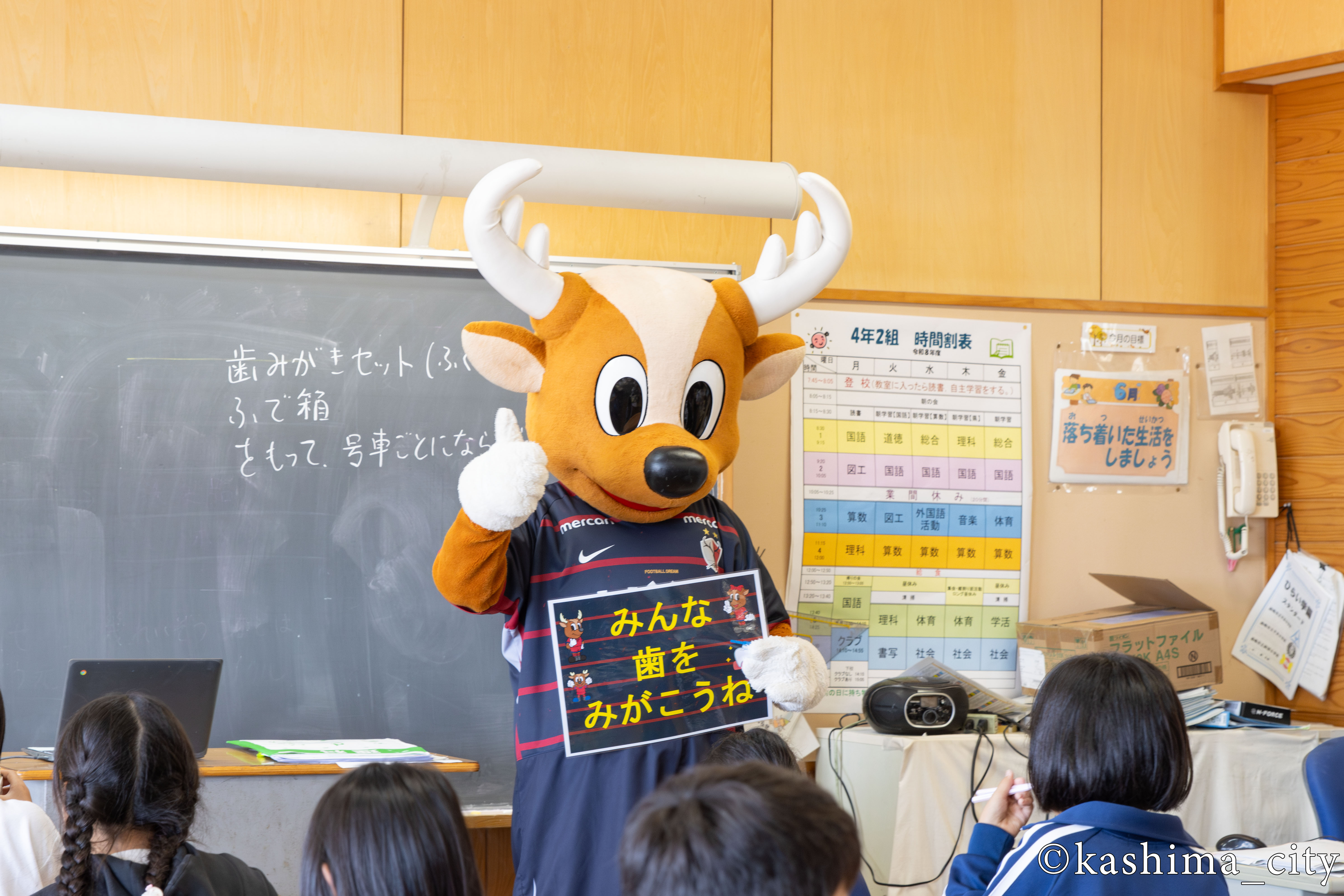 生徒たちに歯磨きの大切さを伝えるしかお