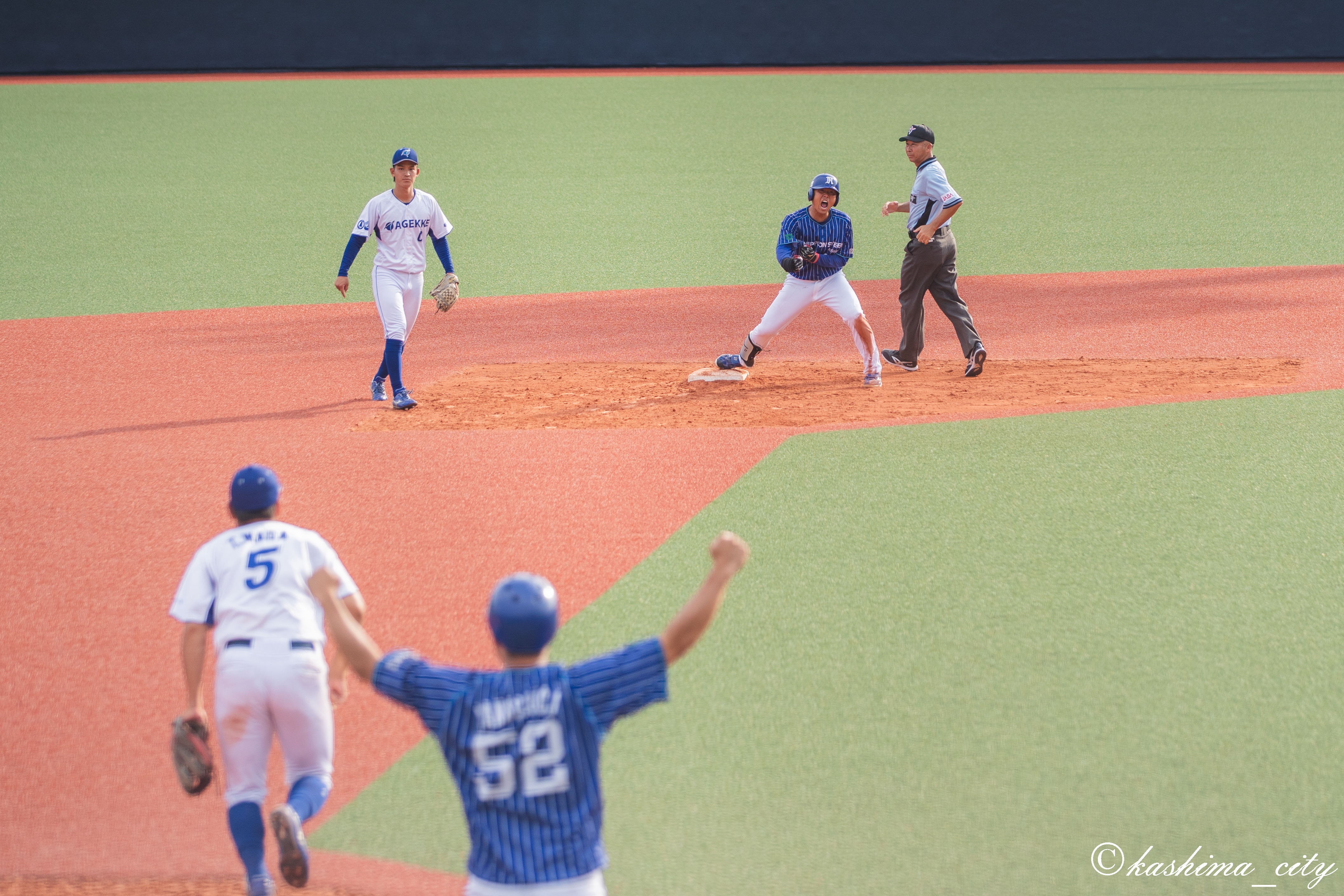 同点弾に喜ぶ穴水選手