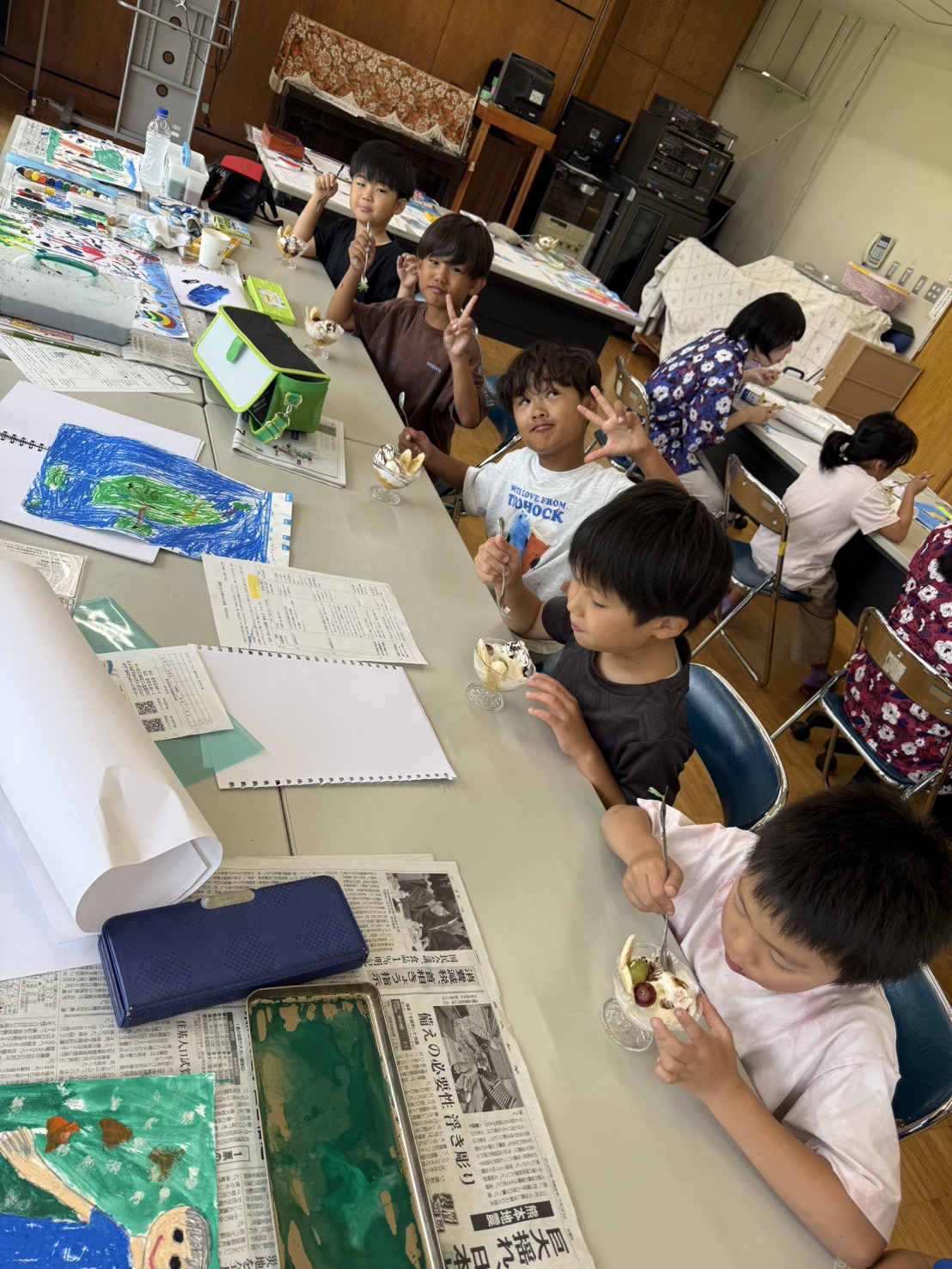 絵画教室おやつの時間の様子