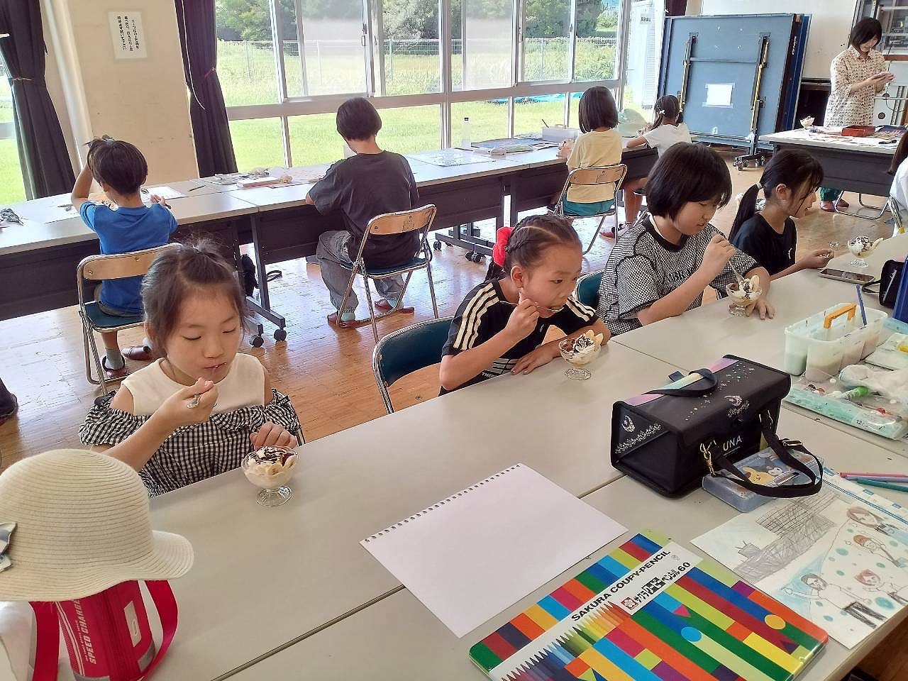 絵画教室おやつの時間の様子